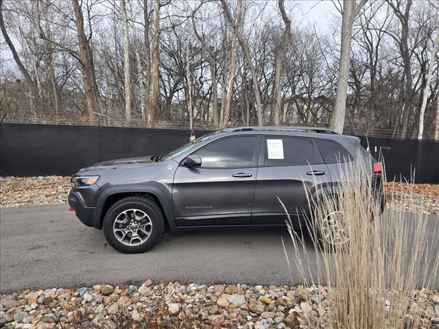 Used 2020 Jeep Cherokee Trailhawk with VIN 1C4PJMBX2LD647073 for sale in Kansas City