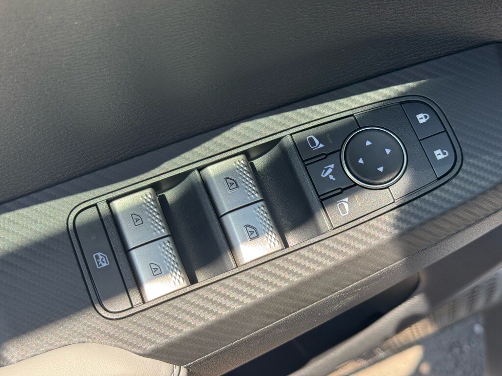 2025 Mitsubishi Outlander SEL Platinum Edition - Photo 25
