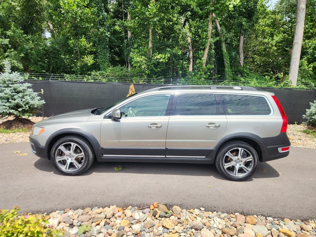 Used 2013 Volvo XC70 T6 with VIN YV4902BZ8D1146190 for sale in Kansas City