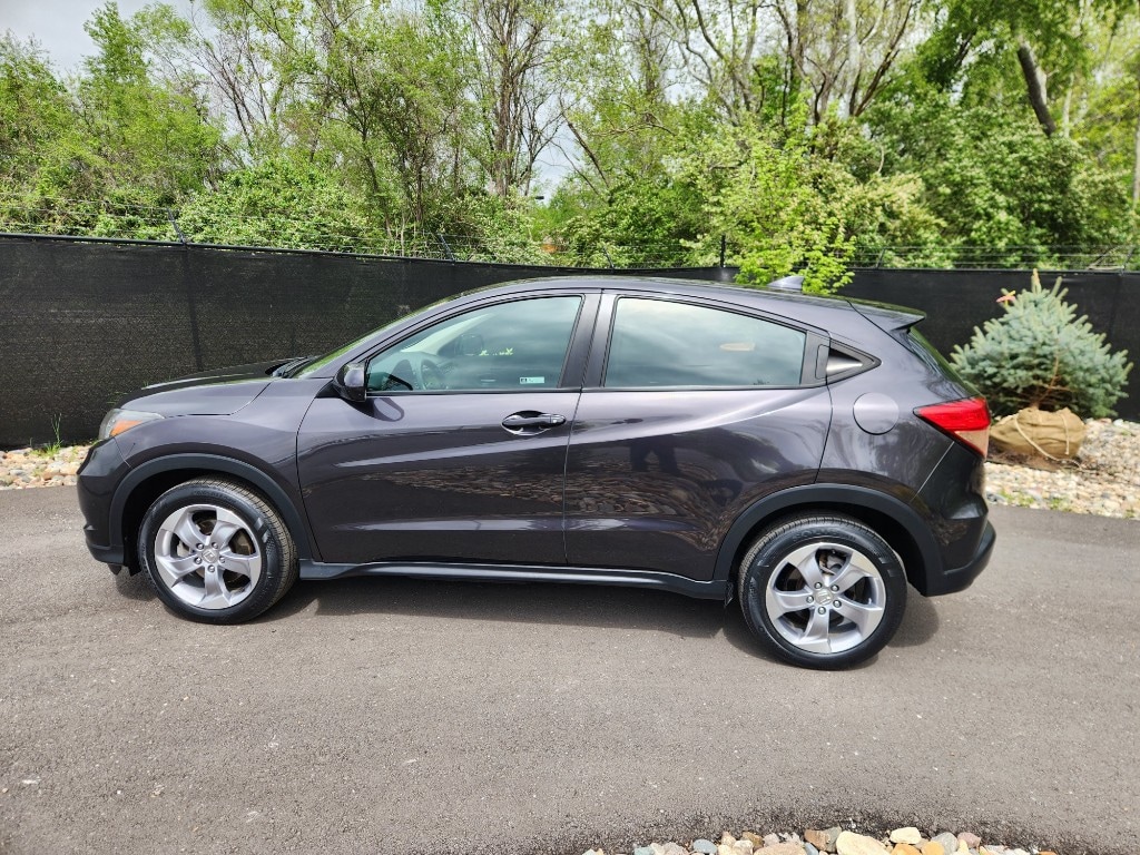 Used 2018 Honda HR-V LX with VIN 3CZRU6H31JG721996 for sale in Kansas City