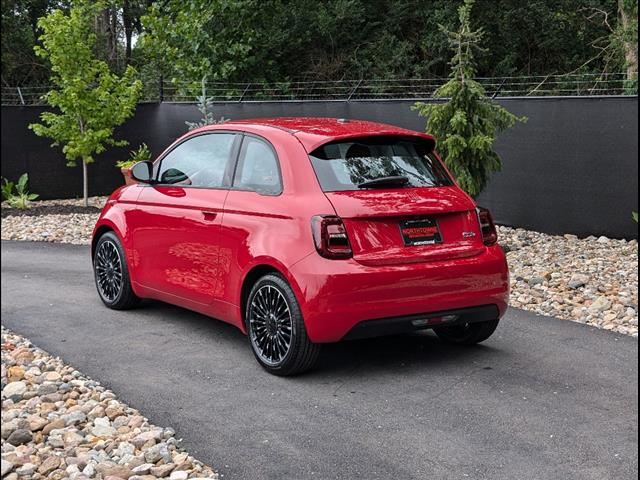 2024 Fiat 500e Red photo 3