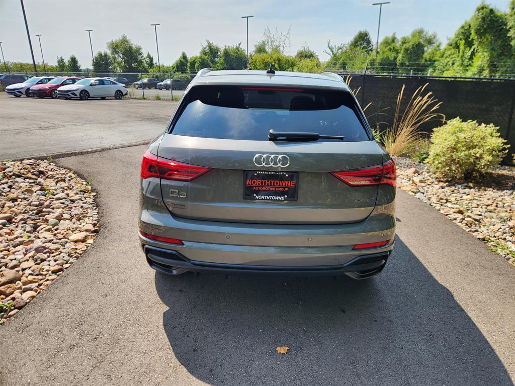 2020 Audi Q3 45 TFSI S line Premium photo 4