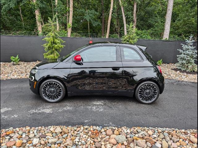 2024 Fiat 500e Red photo 2