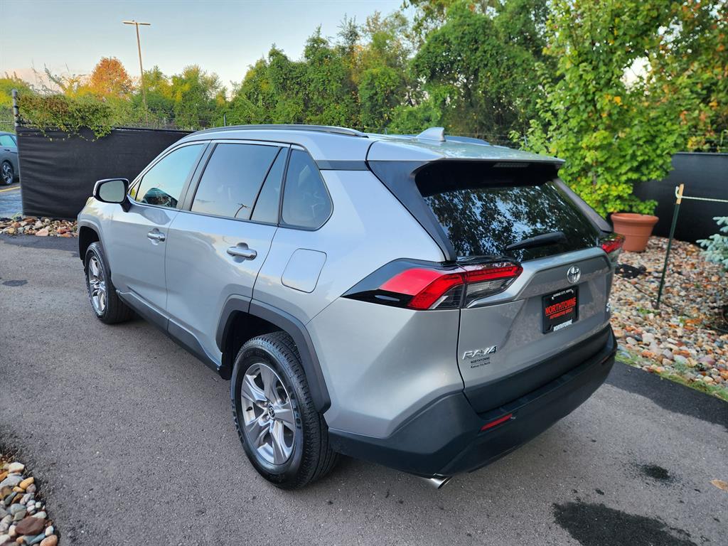 2024 Toyota RAV4 XLE photo 3