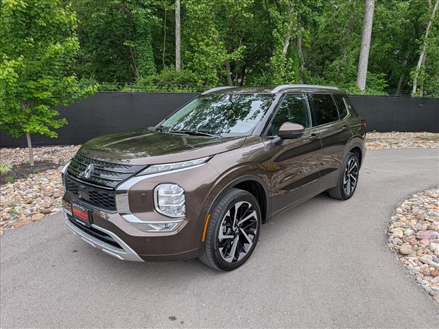 2024 Mitsubishi Outlander SEL S-AWC's photo