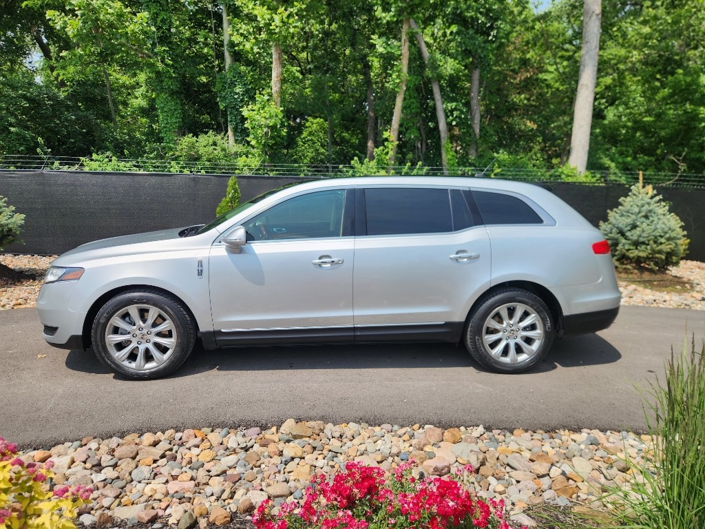 Used 2019 Lincoln MKT Base with VIN 2LMHJ5AT9KBL01387 for sale in Kansas City