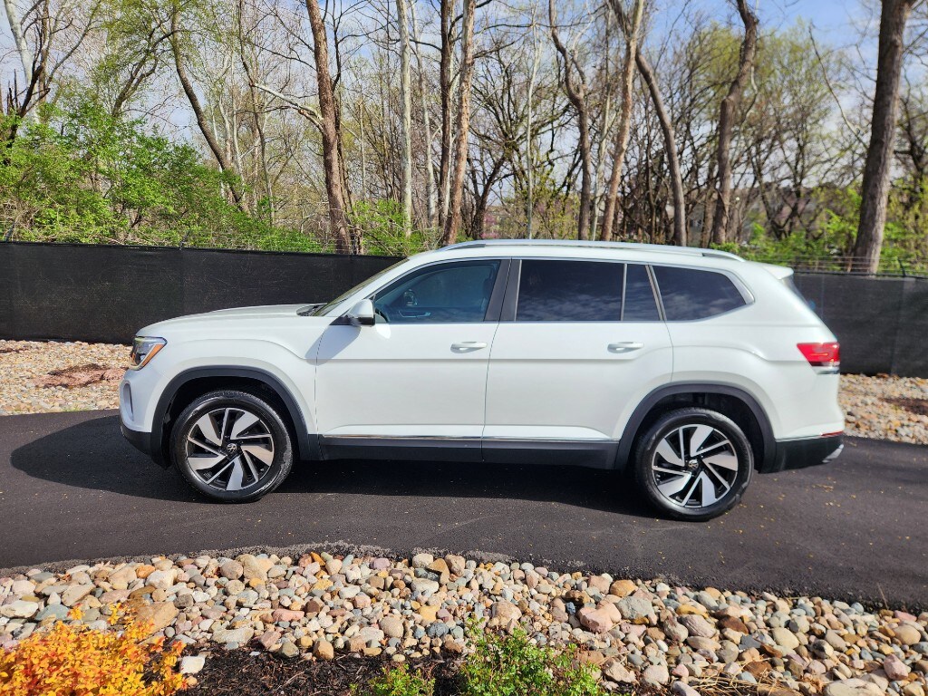 Used 2024 Volkswagen Atlas SEL with VIN 1V2BR2CA7RC589721 for sale in Kansas City