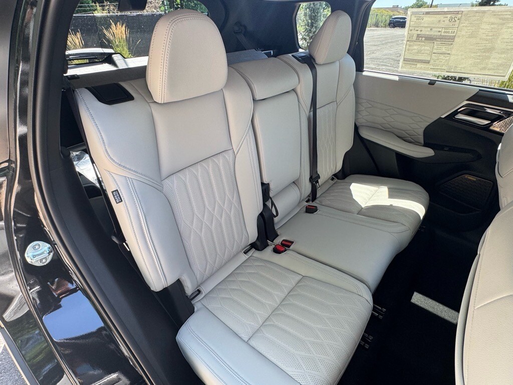2025 Mitsubishi Outlander SEL Platinum Edition - Photo 15