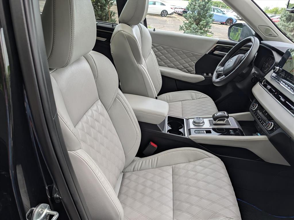 2024 Mitsubishi Outlander Plug-in Hybrid SEL - Photo 13