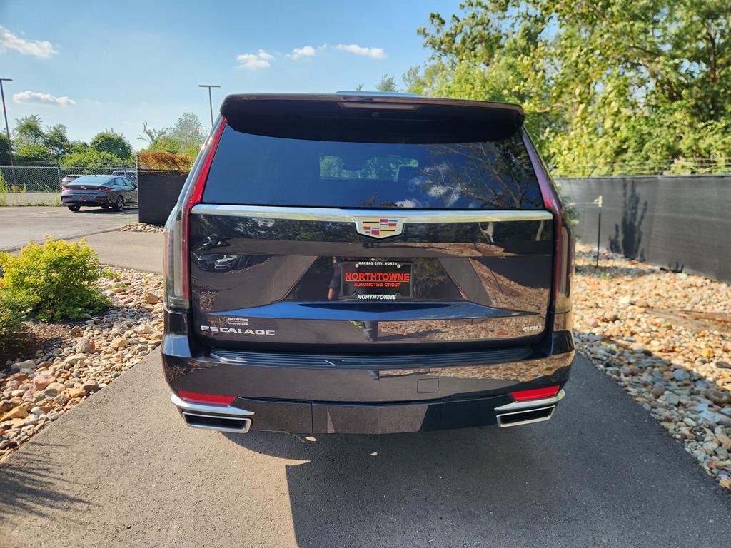 2023 Cadillac Escalade Premium Luxury photo 4