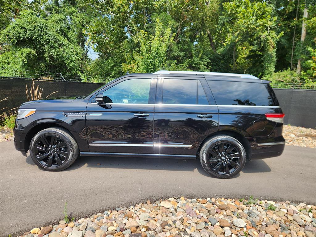 2023 Lincoln Navigator Reserve photo 2