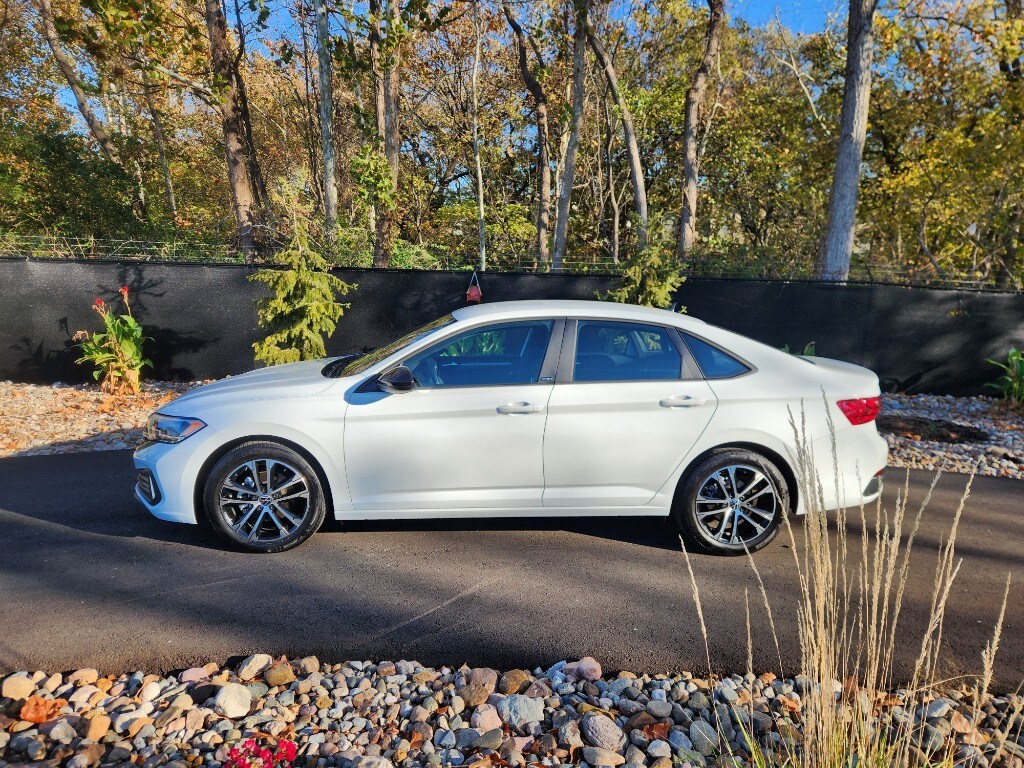 Used 2023 Volkswagen Jetta Sport with VIN 3VWBM7BU5PM021453 for sale in Kansas City