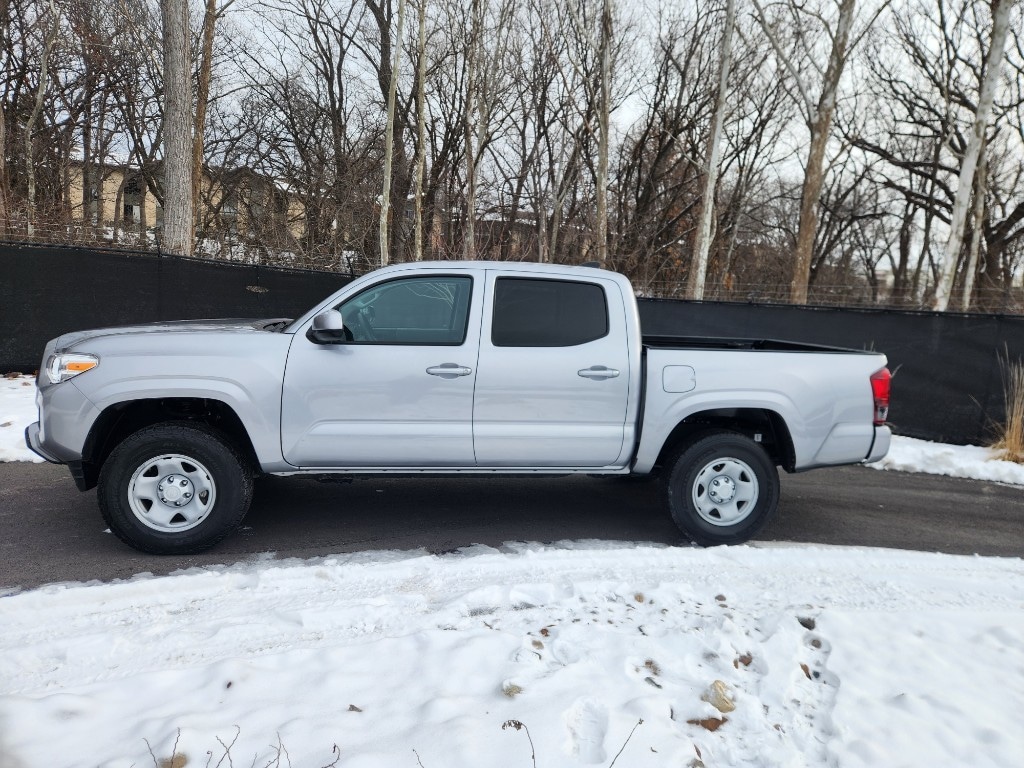 Used 2021 Toyota Tacoma SR with VIN 3TMCZ5AN0MM400055 for sale in Kansas City
