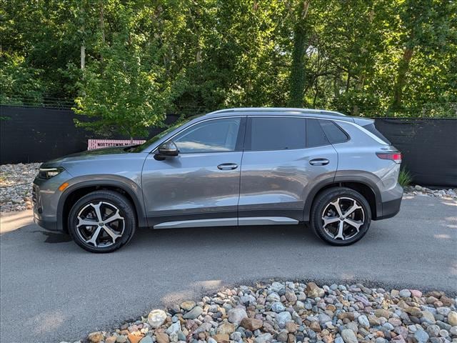 Used 2025 Volkswagen Tiguan SE with VIN 3VVMR7RM1SM031216 for sale in Kansas City