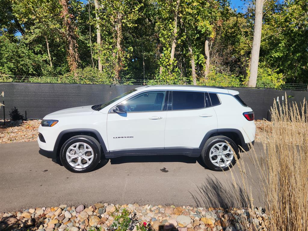 Used 2024 Jeep Compass Latitude with VIN 3C4NJDBN1RT110798 for sale in Kansas City