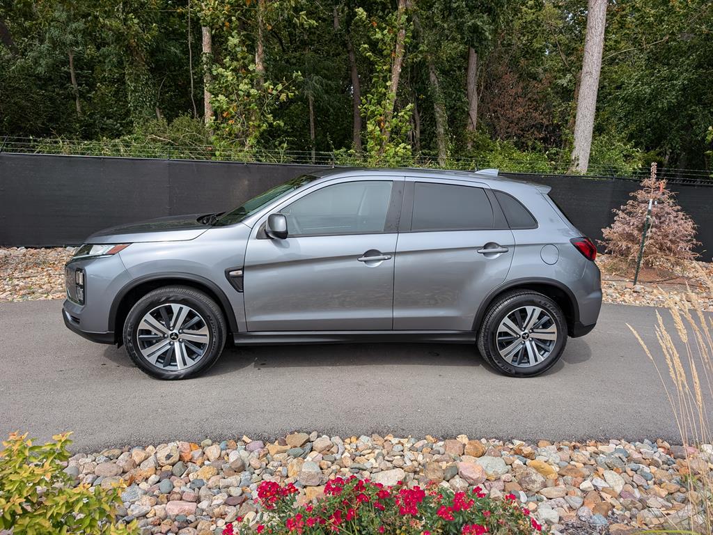 2024 Mitsubishi Outlander Sport ES photo 2