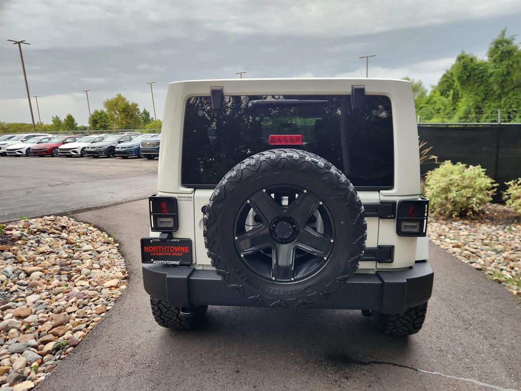 2012 Jeep Wrangler Unlimited Sahara photo 4