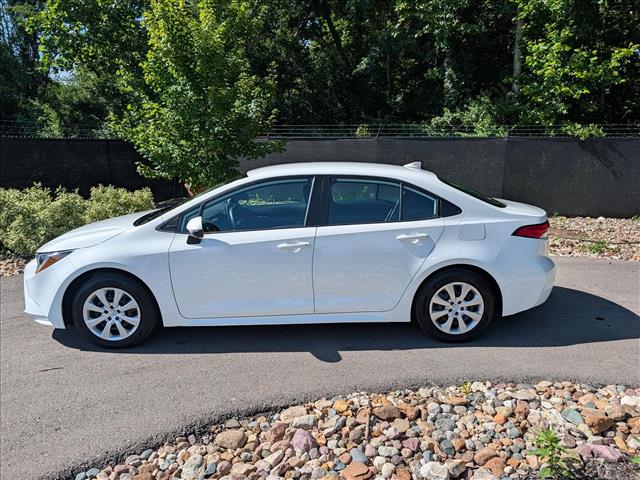 Used 2021 Toyota Corolla LE with VIN 5YFEPMAE2MP204376 for sale in Kansas City
