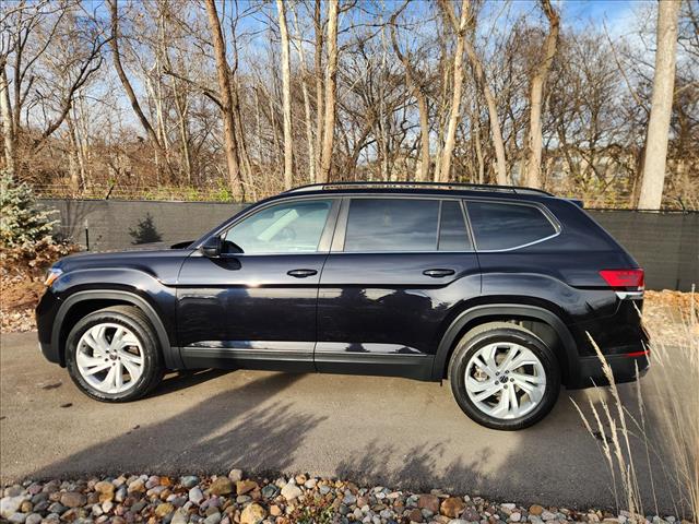 Used 2022 Volkswagen Atlas SE w/Tech with VIN 1V2KP2CA2NC533976 for sale in Kansas City