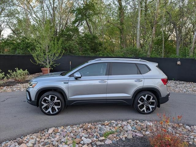 Used 2023 Volkswagen Taos SEL with VIN 3VV2X7B20PM322528 for sale in Kansas City