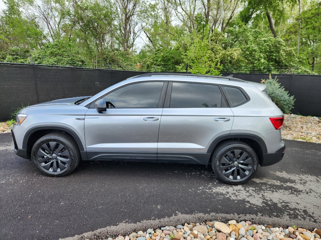 Used 2024 Volkswagen Taos S with VIN 3VV5X7B25RM004498 for sale in Kansas City