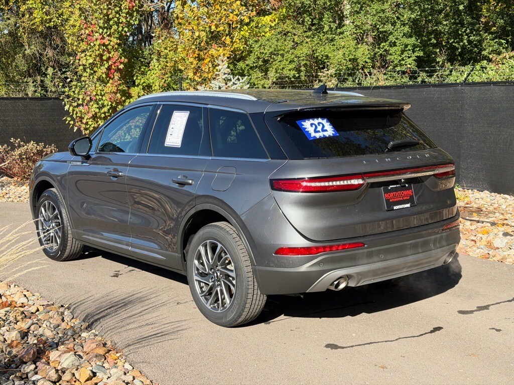 2022 Lincoln Corsair Standard photo 3