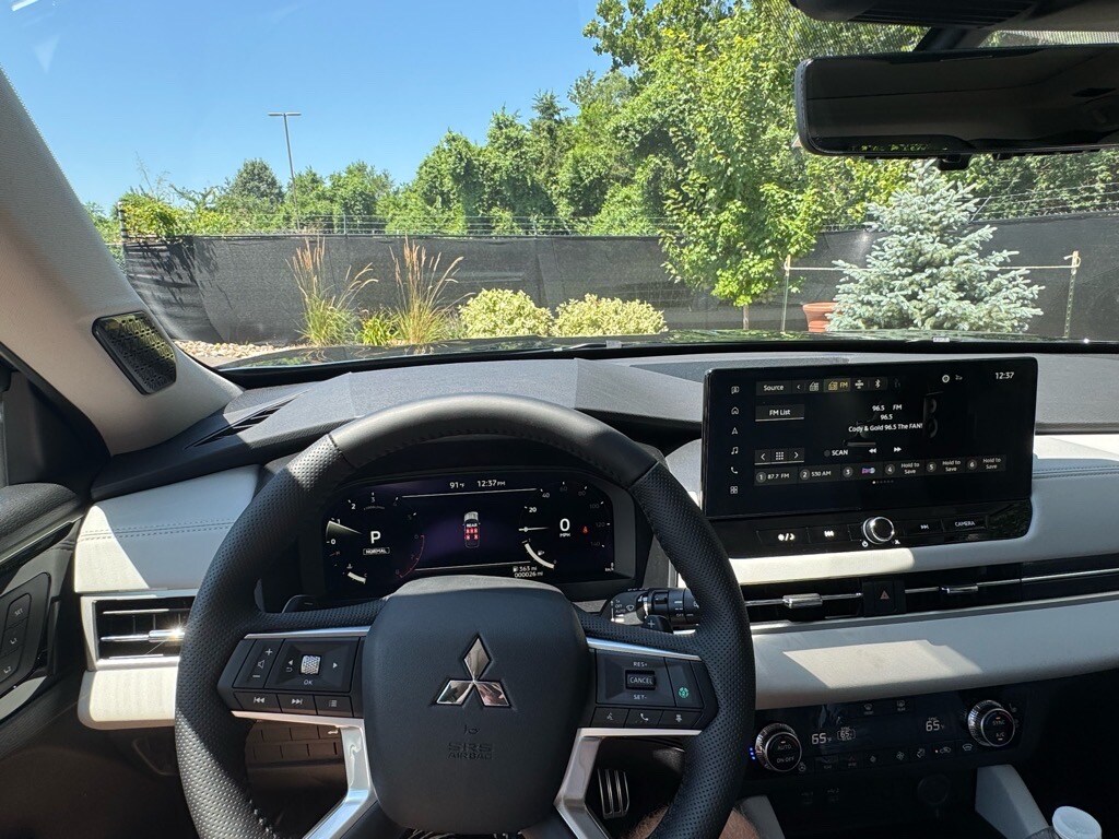 2025 Mitsubishi Outlander SEL Platinum Edition - Photo 28