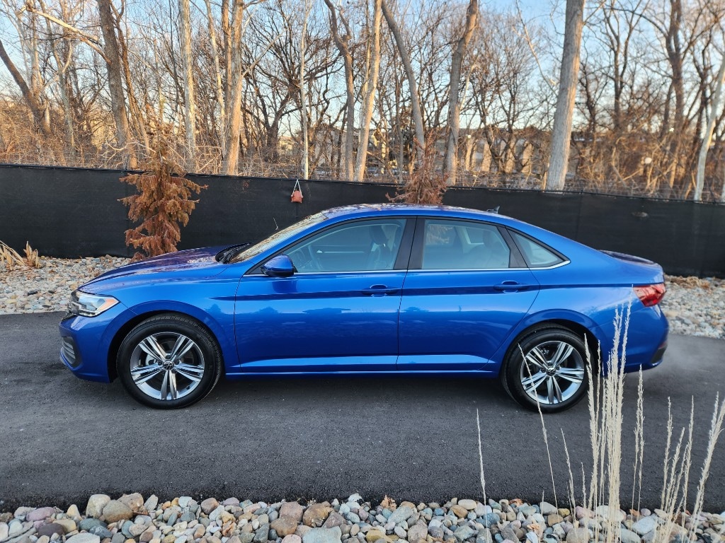 Used 2024 Volkswagen Jetta SE with VIN 3VWEM7BUXRM031380 for sale in Kansas City