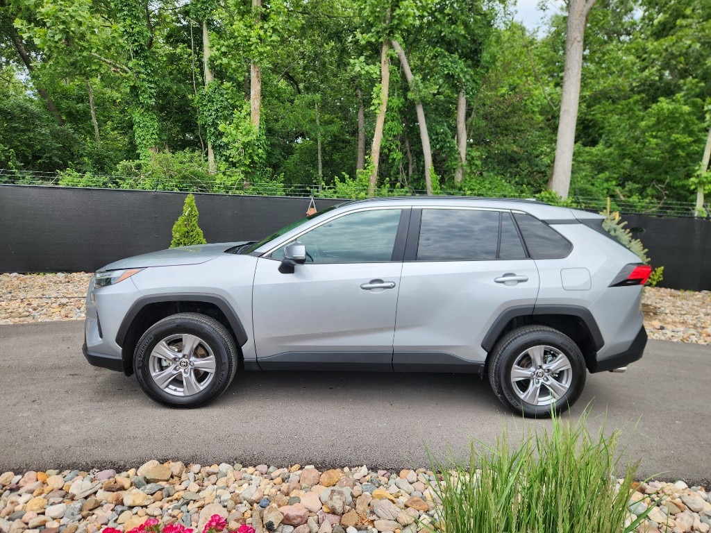 Used 2024 Toyota RAV4 XLE with VIN 2T3P1RFV6RW421605 for sale in Kansas City