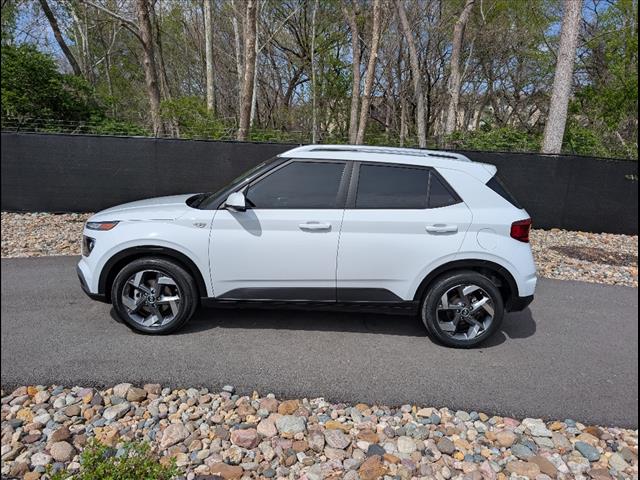 Used 2022 Hyundai Venue SEL with VIN KMHRC8A33NU173111 for sale in Kansas City