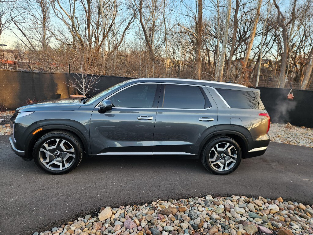 Used 2023 Hyundai Palisade Limited with VIN KM8R5DGE8PU511391 for sale in Kansas City