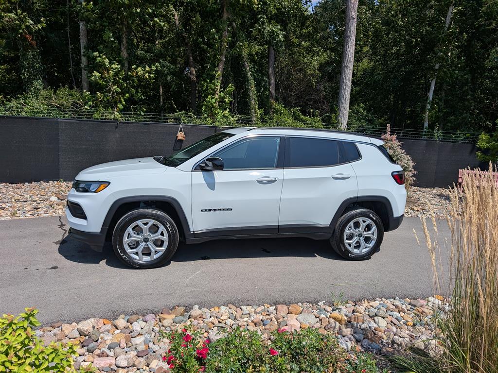 Used 2025 Jeep Compass Latitude with VIN 3C4NJDBN0ST542272 for sale in Kansas City