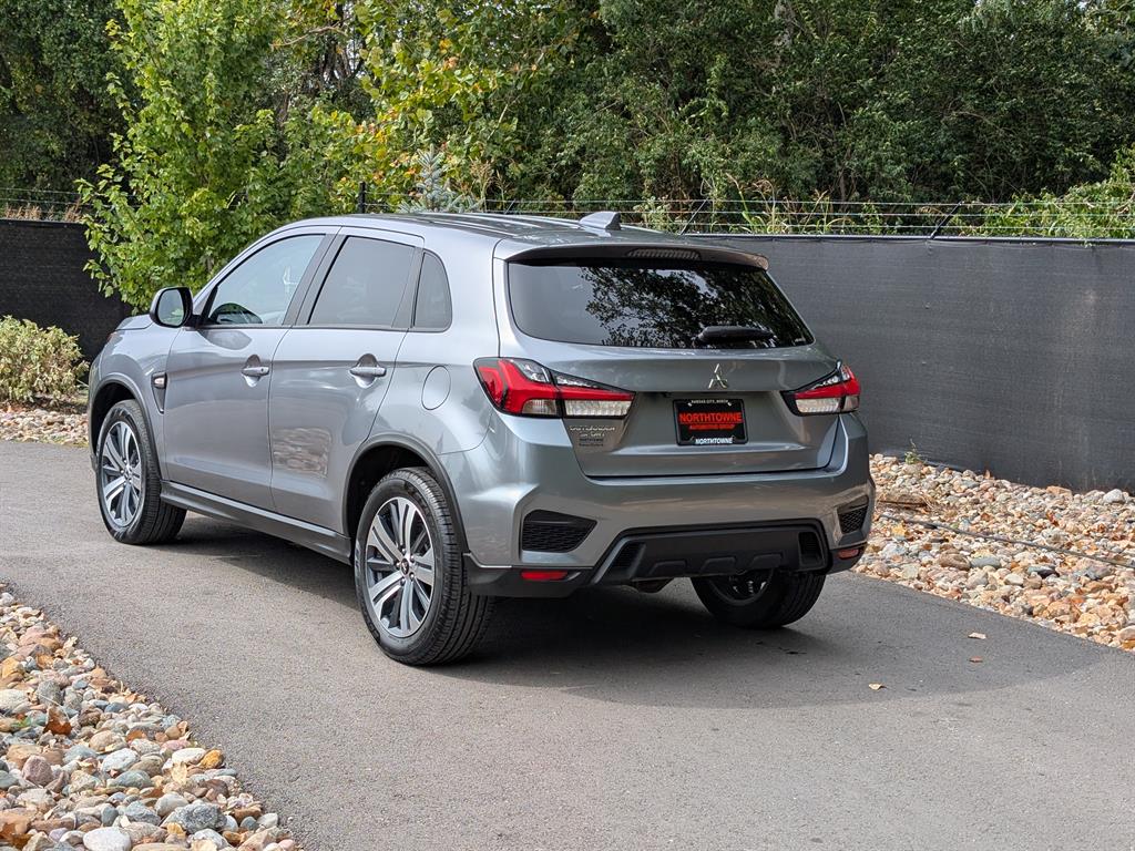 2024 Mitsubishi Outlander Sport ES photo 3