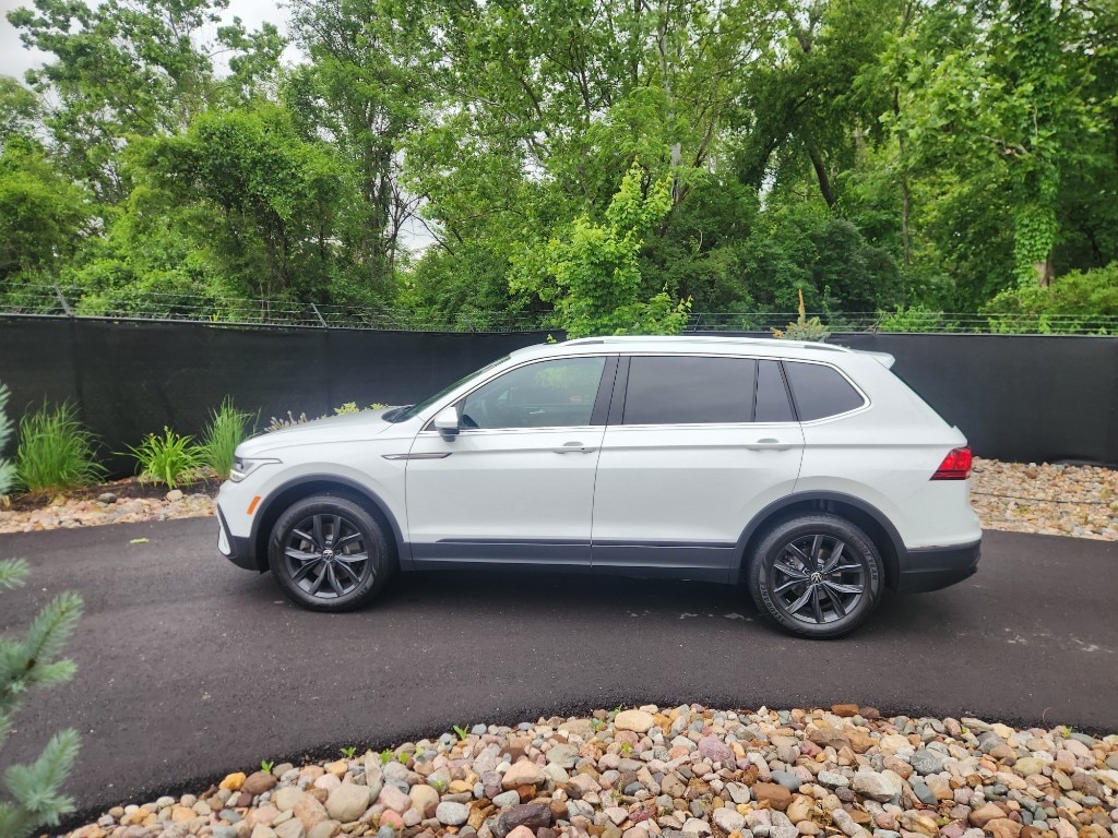 Used 2024 Volkswagen Tiguan SE with VIN 3VVMB7AX5RM136569 for sale in Kansas City