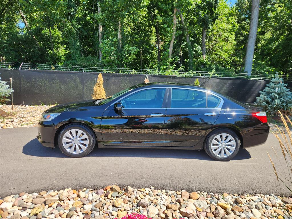 Used 2015 Honda Accord EX-L with VIN 1HGCR2F87FA063337 for sale in Kansas City