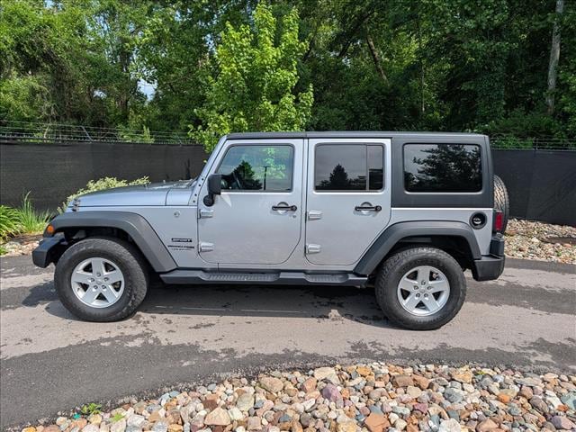 Used 2018 Jeep Wrangler JK Unlimited Sport S with VIN 1C4HJWDG6JL919818 for sale in Kansas City