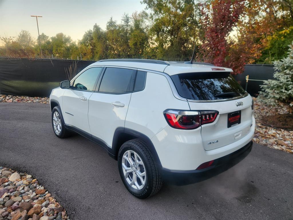 2024 Jeep Compass Latitude photo 3