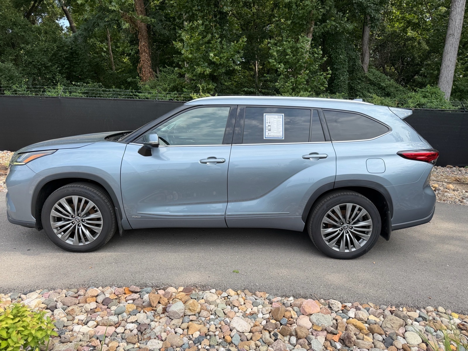 Used 2022 Toyota Highlander Platinum with VIN 5TDEBRCH1NS075364 for sale in Kansas City