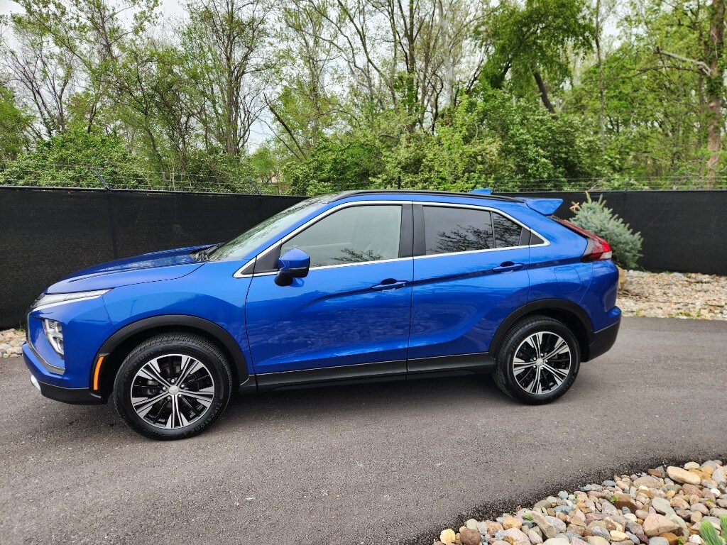2022 Mitsubishi Eclipse Cross SE photo 3