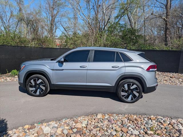 Used 2025 Volkswagen Atlas Cross Sport SE w/Tech with VIN 1V2JE2CA6SC220829 for sale in Kansas City