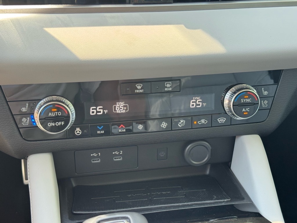 2025 Mitsubishi Outlander SEL Platinum Edition - Photo 34