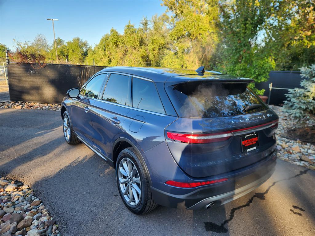 2022 Lincoln Corsair Standard photo 3