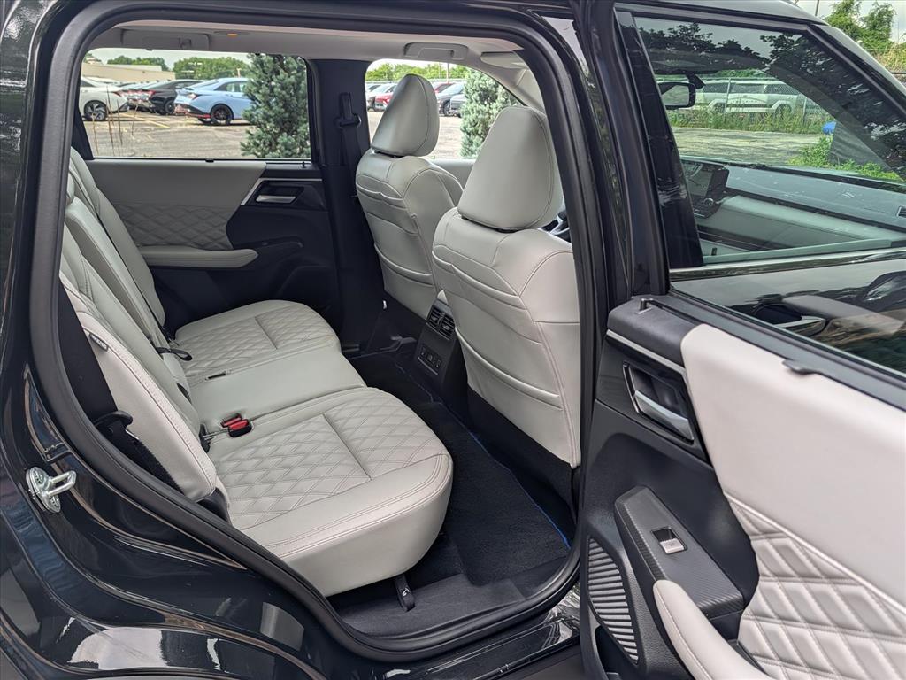 2024 Mitsubishi Outlander Plug-in Hybrid SEL - Photo 16