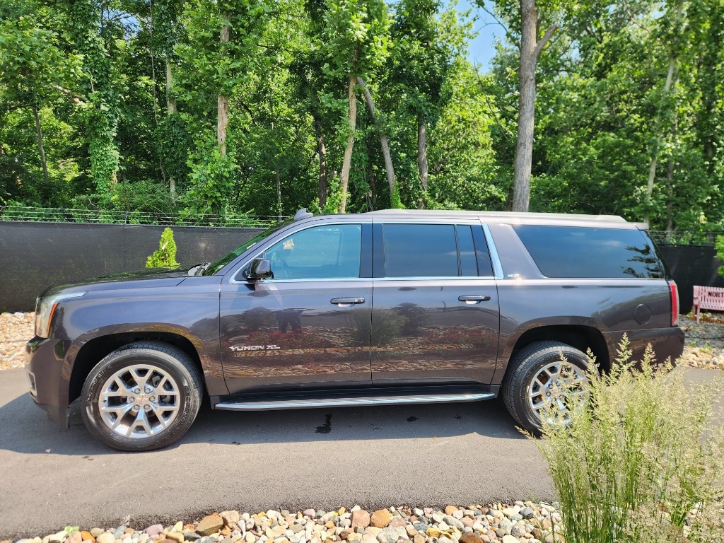 Used 2017 GMC Yukon XL SLT with VIN 1GKS2GKCXHR407645 for sale in Kansas City