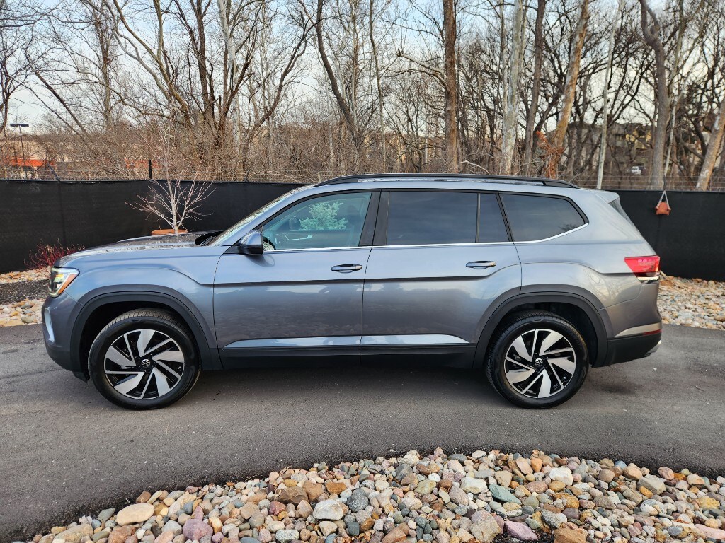 Used 2024 Volkswagen Atlas SE w/Tech with VIN 1V2HR2CA5RC503297 for sale in Kansas City