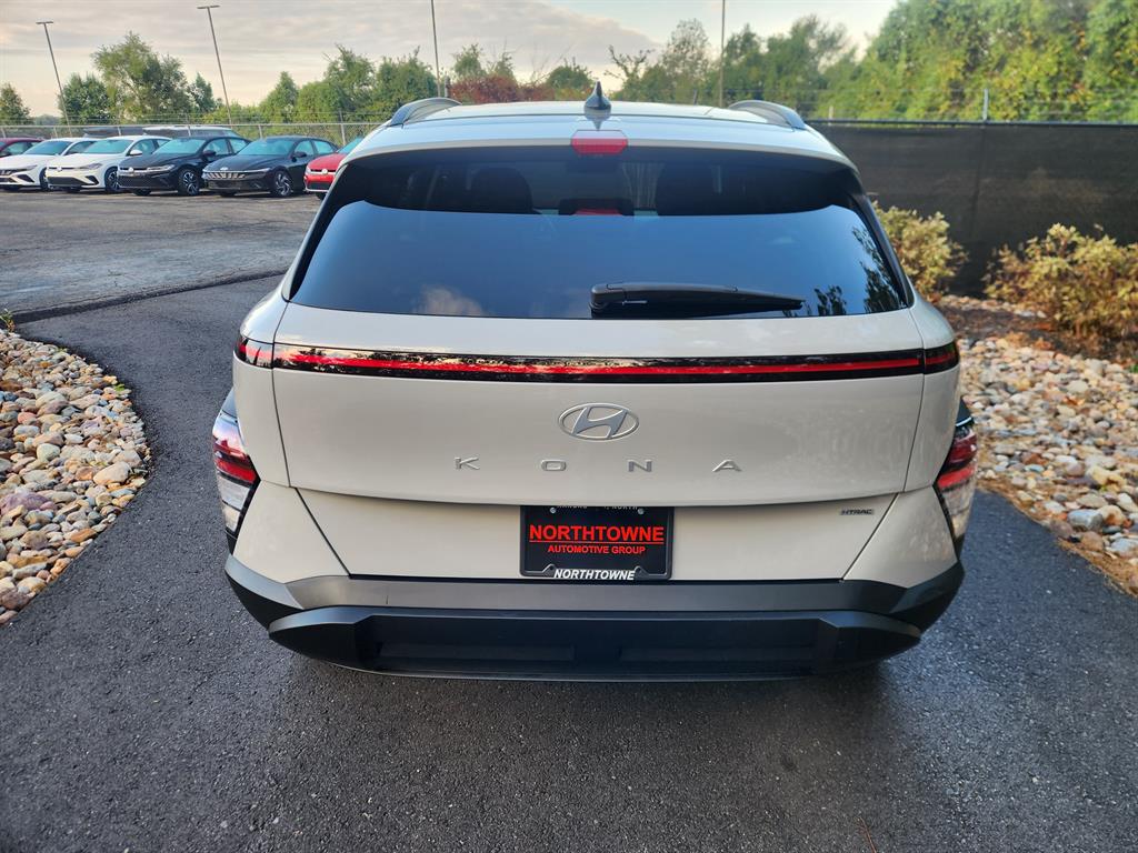 2024 Hyundai Kona SEL photo 4