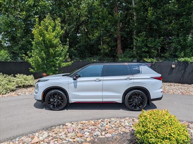 Used 2024 Mitsubishi Outlander SE RALLIART with VIN JA4J4VA82RZ068930 for sale in Kansas City