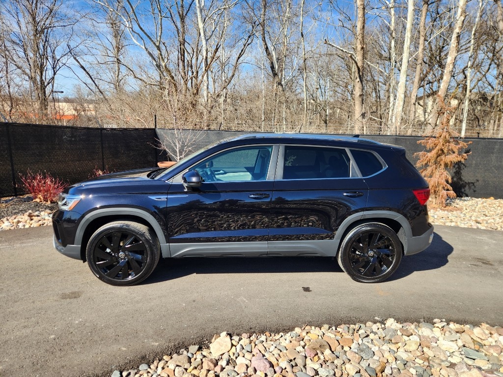Used 2024 Volkswagen Taos SEL with VIN 3VV4X7B25RM033690 for sale in Kansas City