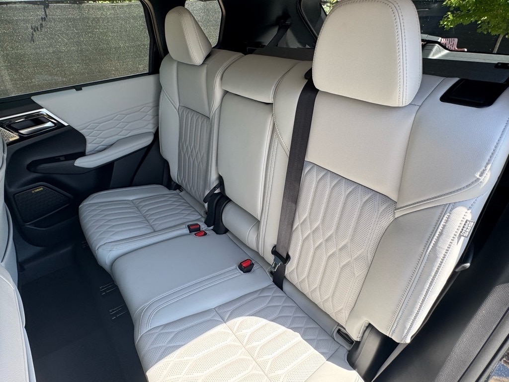 2025 Mitsubishi Outlander SEL Platinum Edition - Photo 22