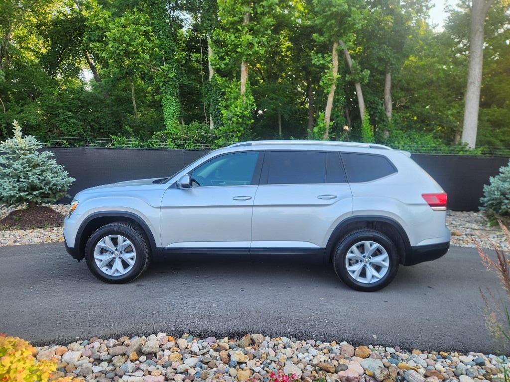 Used 2019 Volkswagen Atlas SE w/Tech with VIN 1V2WR2CAXKC554288 for sale in Kansas City